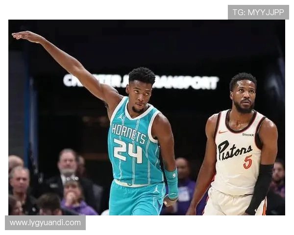 黄蜂鏖战老鹰激烈对攻年轻核心爆发引燃全场精彩纷呈