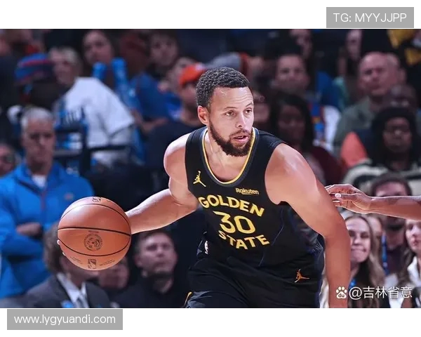 勇士力克雷霆迎来新赛季首胜 库里带领球队展现强大韧性